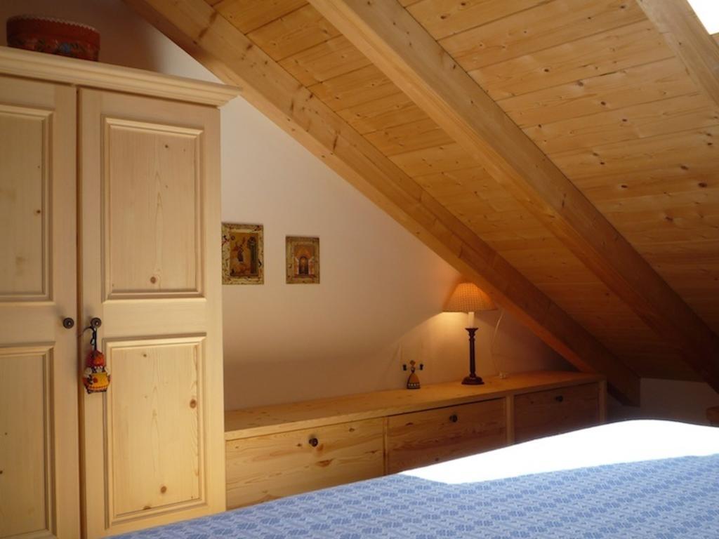 Apartamento Mansarda Dolomiti Rasun di Sopra Habitación foto