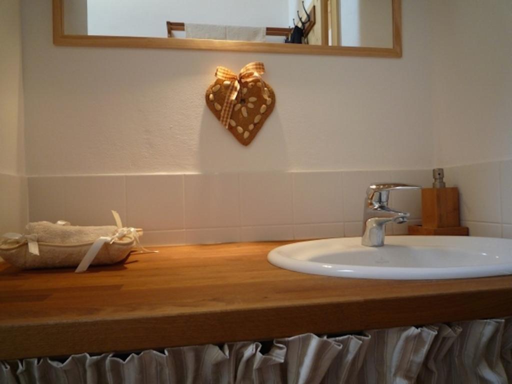 Apartamento Mansarda Dolomiti Rasun di Sopra Habitación foto