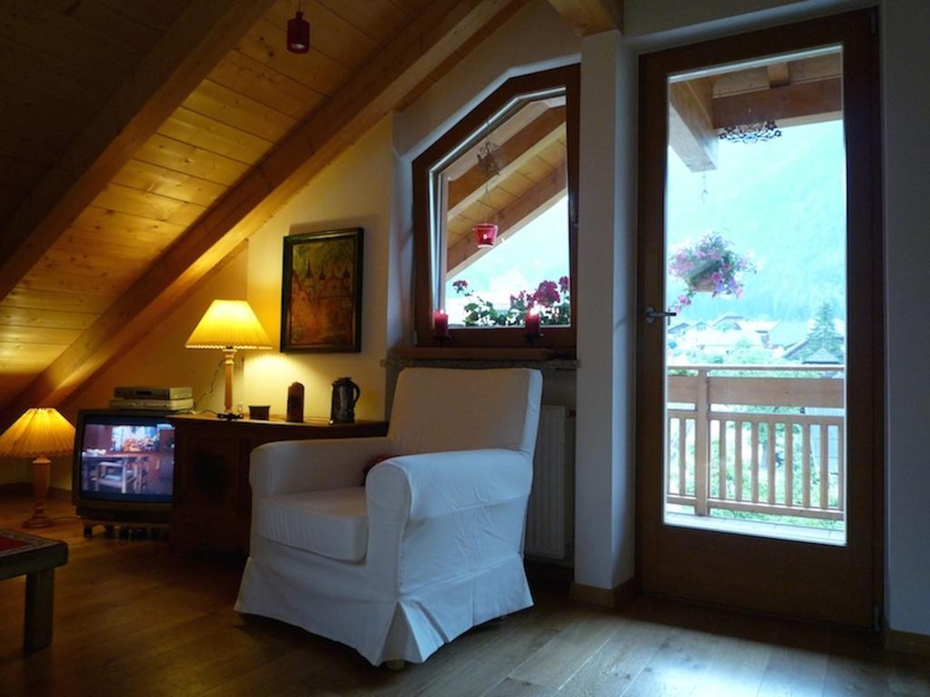 Apartamento Mansarda Dolomiti Rasun di Sopra Habitación foto